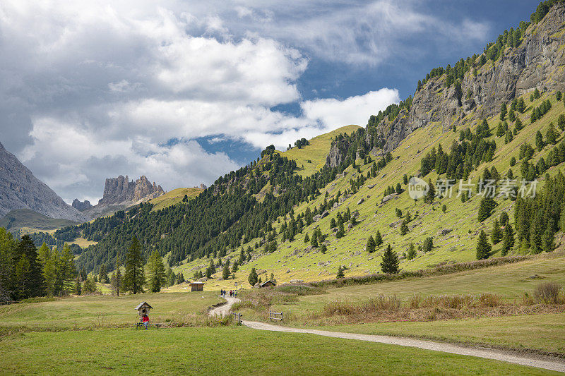 徒步穿越美丽的Val Duron, Seiser Alm, Dolomites，意大利。尼康D850。从原始转换。